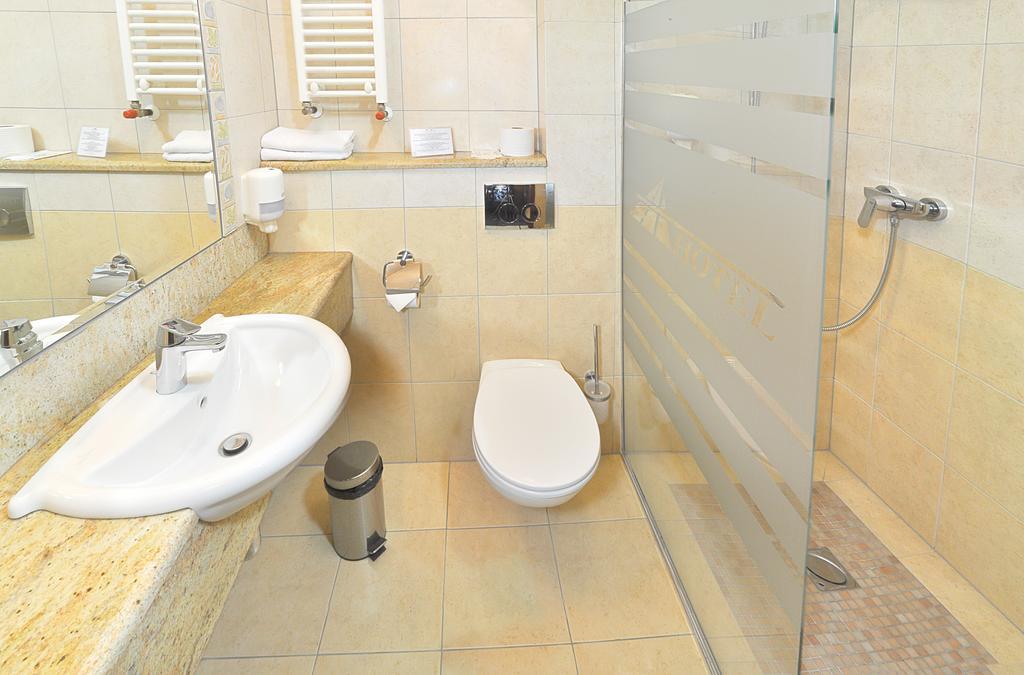Ahotel Czechowice-Dziedzice Room photo