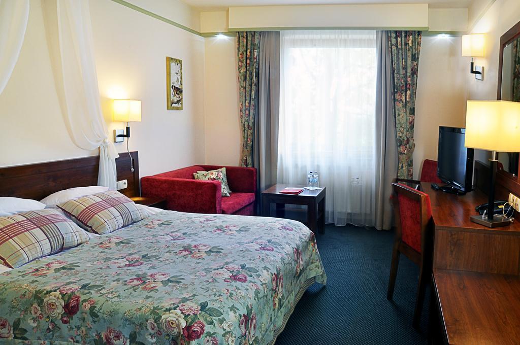 Ahotel Czechowice-Dziedzice Room photo