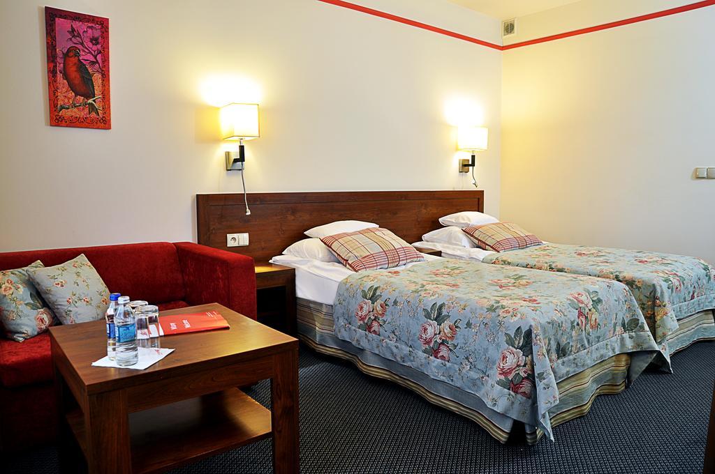 Ahotel Czechowice-Dziedzice Room photo
